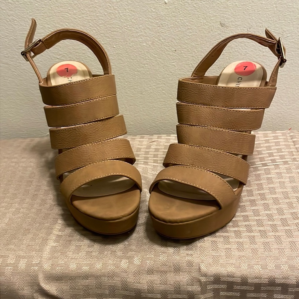 Chinese Laundry tan size 7 wedge sandal